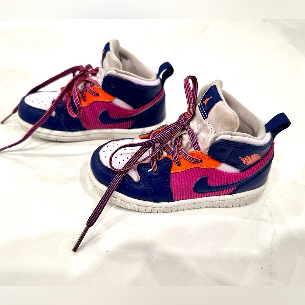 Nike air jordan mid rise toddler girl size 8 sneaker